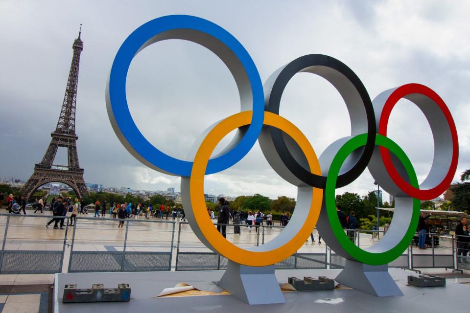 為慶祝巴黎獲得2024年夏季奧運會的主辦權，奧運五環被放置在埃菲爾鐵塔前。