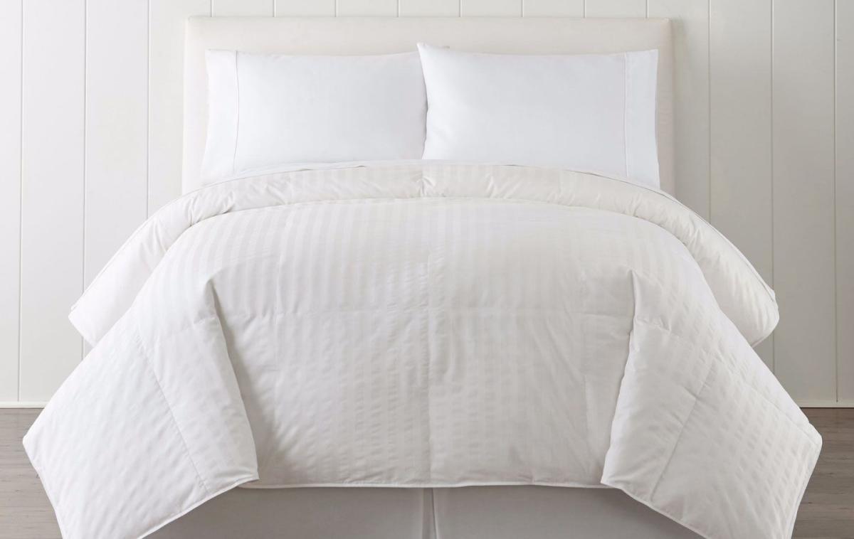 Cuddledown 700 Fill Power Sateen White Goose Down Comforter