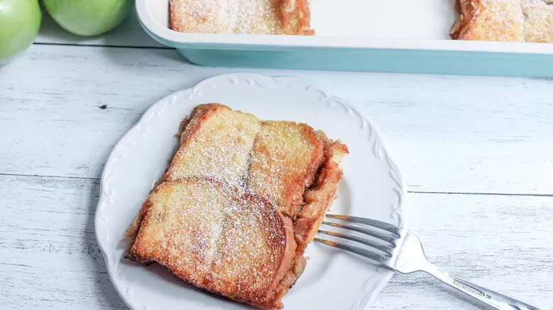 French toast with sugar and apples