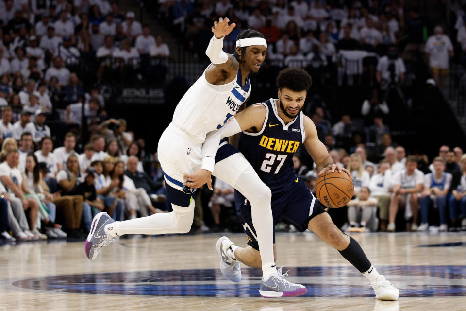 Jamal Murray kembali melakukan pukulan besar di playoff pada hari Minggu untuk membantu mendorong Nuggets menuju kemenangan.  (David Berding/Getty Images)