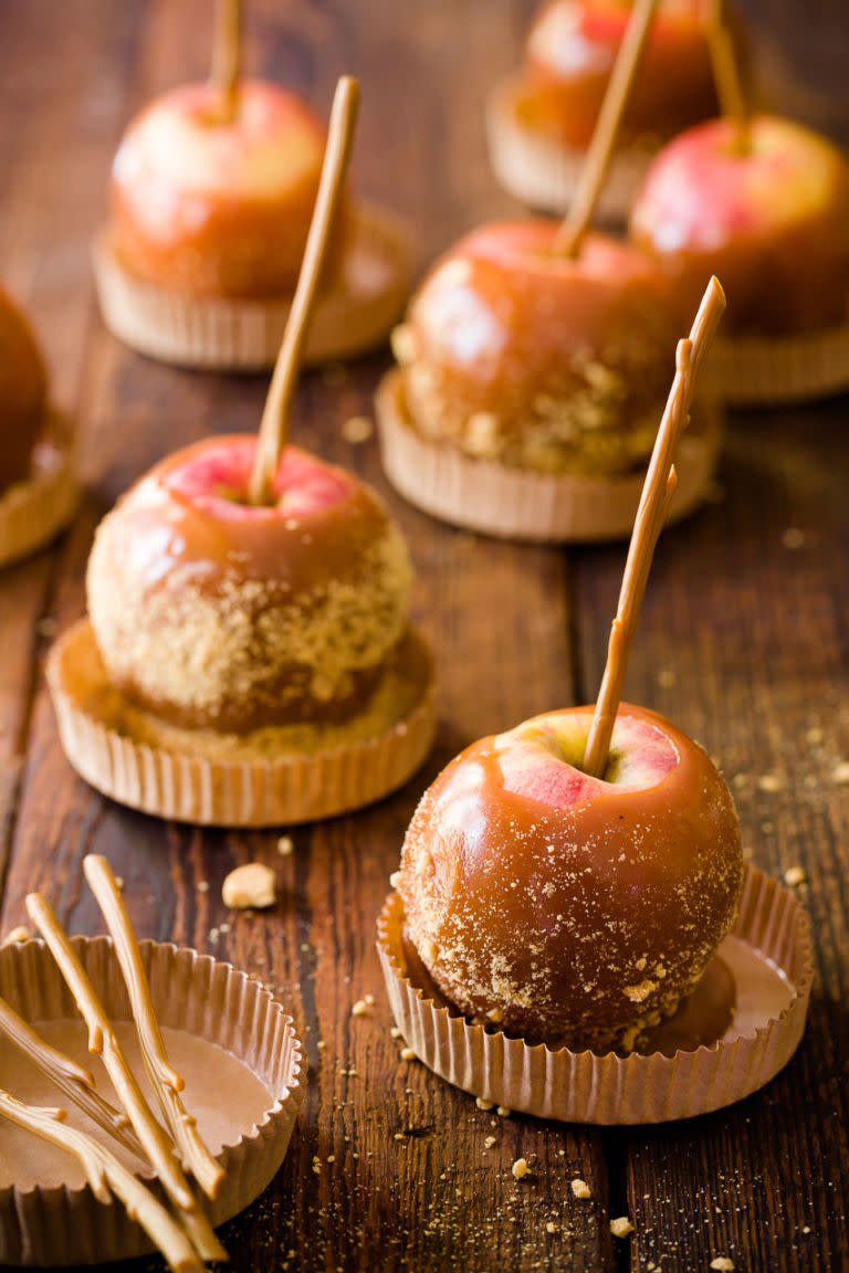 Perfect Pumpkin Spice Caramel Apples