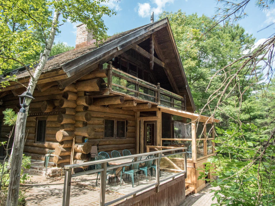 <p>The following year, Bateman commissioned The Lodge to be built. It's constructed out of white pine logs, with a cedar shake roof. (Team Haliburton Highlands at RE/MAX) </p>