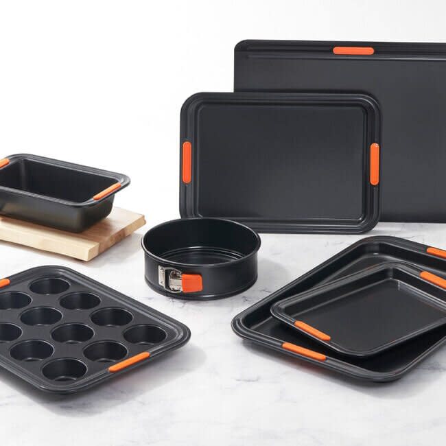 Le Creuset Seven-Piece Nonstick Metal Bakeware Set