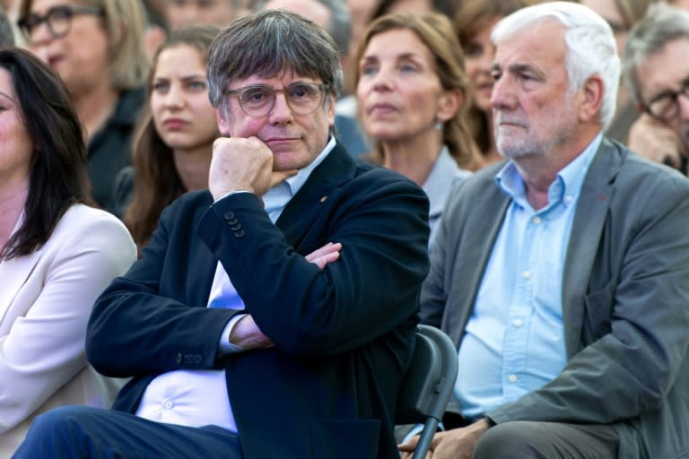 Carles Puigdemont, con gesto pensativo en un acto de campaña para las últimas elecciones regionales catalanas, el 10 de mayo de 2024 en Elna, al sureste de Francia (Matthieu Rondel)