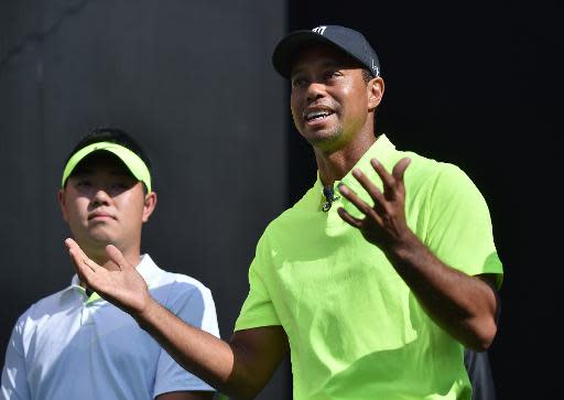 El golfista estadounidense Tiger Woods participa en una clínica de golf para japoneses en Tokyo, el 26 de abril de 2015 (AFP/Archivos | Kazuhiro Nogi)