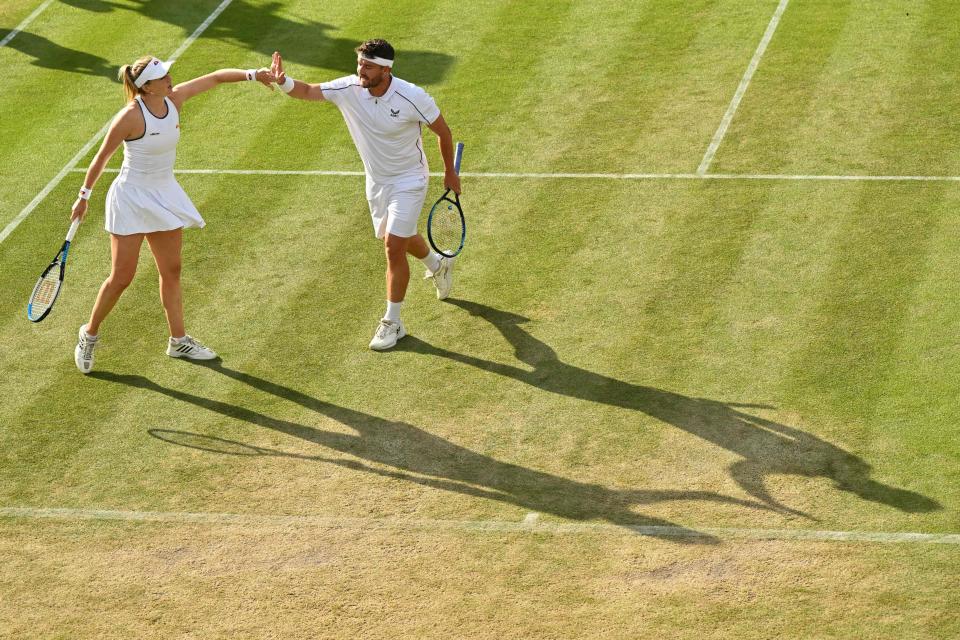 Britain's Jonny O'Mara (R) and Alicia Barnett react as they compete against Britain's Jamie Murray and US player Venus Williams during their mixed doubles tennis match on the seventh day of the 2022 Wimbledon Championships at The All England Tennis Club in Wimbledon, southwest London, on July 3, 2022. - RESTRICTED TO EDITORIAL USE (Photo by Glyn KIRK / AFP) / RESTRICTED TO EDITORIAL USE (Photo by GLYN KIRK/AFP via Getty Images)