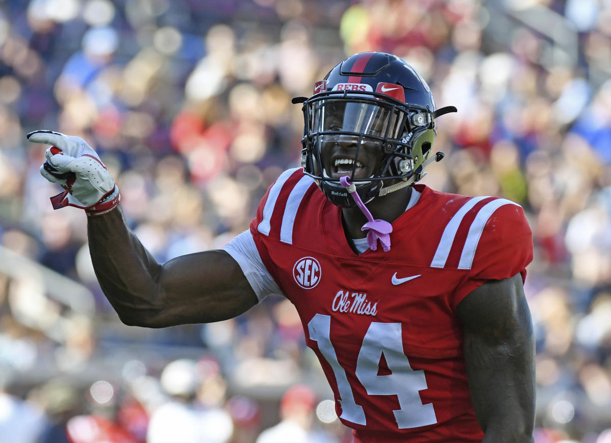 Ole Miss loses WR D.K. Metcalf to season-ending neck injury