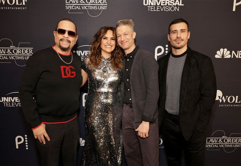 En el festejo por los 25 años de la serie en Nueva York, con Ice T, Mariska Hargitay, Peter Scanavino y Octavio Pisano