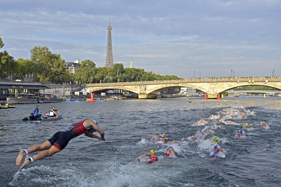 Swimmers diving into the Seine last summer. (Aurelien Meunier/Getty Images)