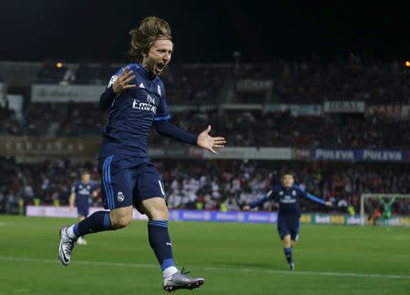 Football Soccer - Granada v Real Madrid- Spanish Liga BBVA - Nuevo Los Carmenes stadium, Granada - 7/2/16 Real Madrid's Luka Modric celebrates after scoring against Granada. REUTERS/Marcelo del Pozo