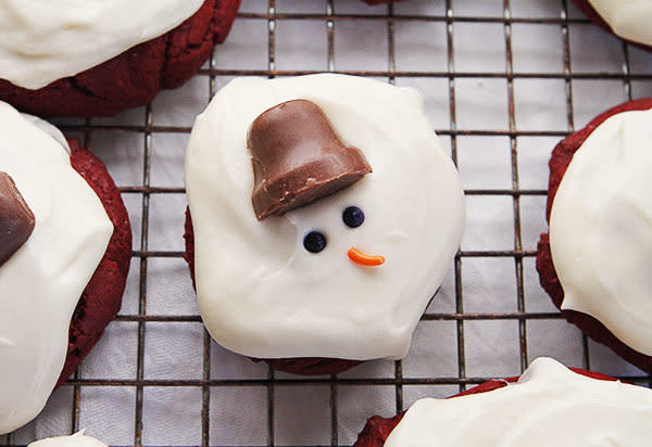 <strong>Get the <a href="http://iambaker.net/red-velvet-melting-snowman-cookies/" target="_blank">Red Velvet Melting Snowman Cookies recipe</a> from I Am Baker</strong>