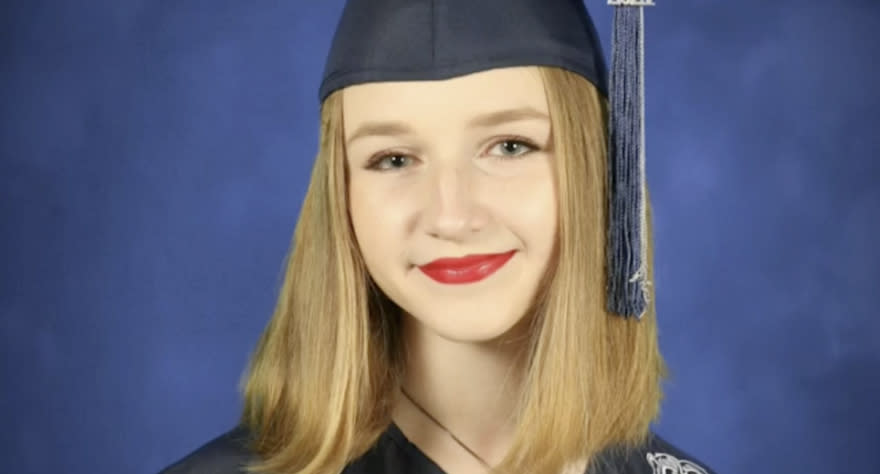 Valentina Tomashosky, 17, is pictured.