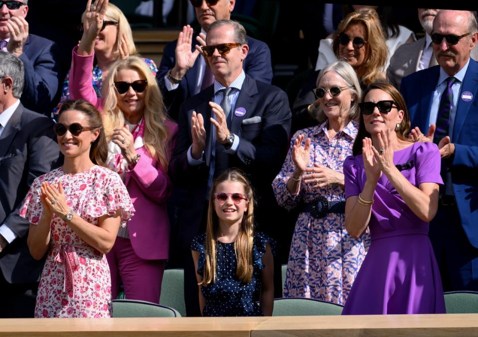 Princess Kate appears at Wimbledon tennis match!She looks good and remains elegant. The purple dress and handbag she wears are also from British brands.