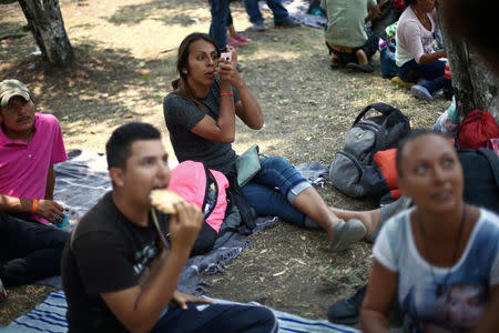 Central American migrants, moving in a caravan through Mexico toward the U.S. border, rest and eat at a shelter set up for them by the Catholic church, in Puebla, Mexico April 6, 2018. REUTERS/Edgard Garrido