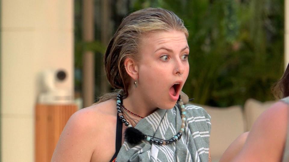 In the villa, everyone is shocked about Max's elimination (here candidate Emma). (Image: RTL)