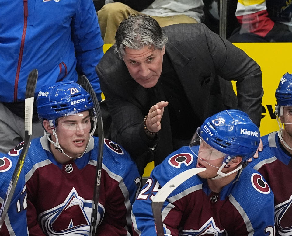 Colorado Avalanche coach Jared Bednar confers with center Ross Colton, left, and right wing Logan O'Connor during the third period of the team's NHL hockey game against the Los Angeles Kings on Friday, Jan. 26, 2024, in Denver. (AP Photo/David Zalubowski)