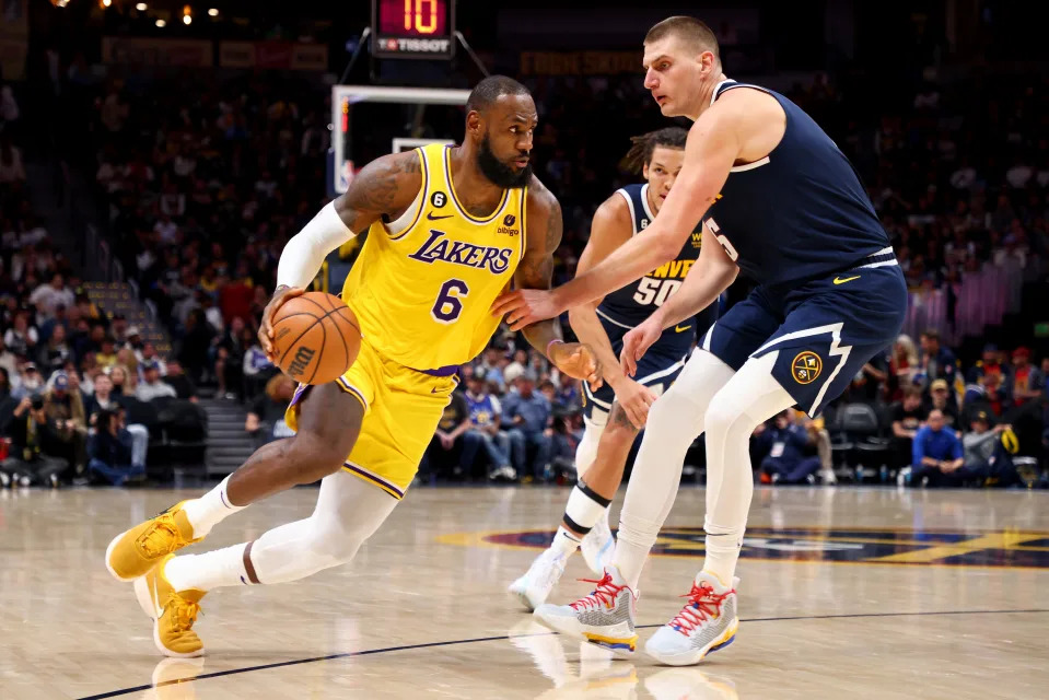 &#x006d1b;&#x006749;&#x0078ef;&#x006e56;&#x004eba;LeBron James(&#x005716;&#x005de6;)&#x003001;&#x004e39;&#x004f5b;&#x0091d1;&#x00584a;Nikola Jokic&#x003002;(Photo by Jamie Schwaberow/Getty Images)