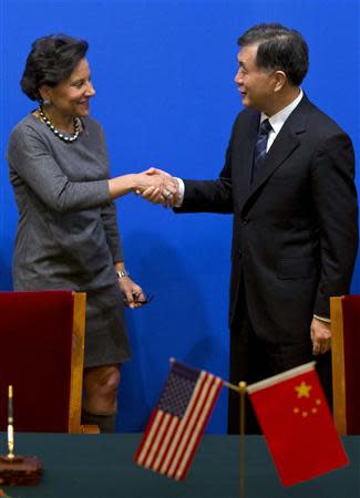 China's Vice Premier Wang Yang (R) shakes hands with U.S. Secretary of Commerce Penny Pritzker (L) after Chinese and U.S. officials signed agreements during the 24th China-U.S. Joint Commission on Commerce and Trade at Diaoyutai State Guesthouse in Beijing, December 20, 2013. REUTERS/Alexander F. Yuan/Pool