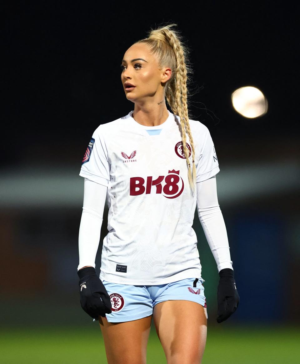 Soccer Football - Women's Super League - Leicester City v Aston Villa - Pirelli Stadium, Burton upon Trent, Britain - January 19, 2024 Aston Villa's Alisha Lehmann Action Images via Reuters/Andrew Boyers