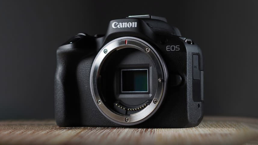  Canon eos r50. 