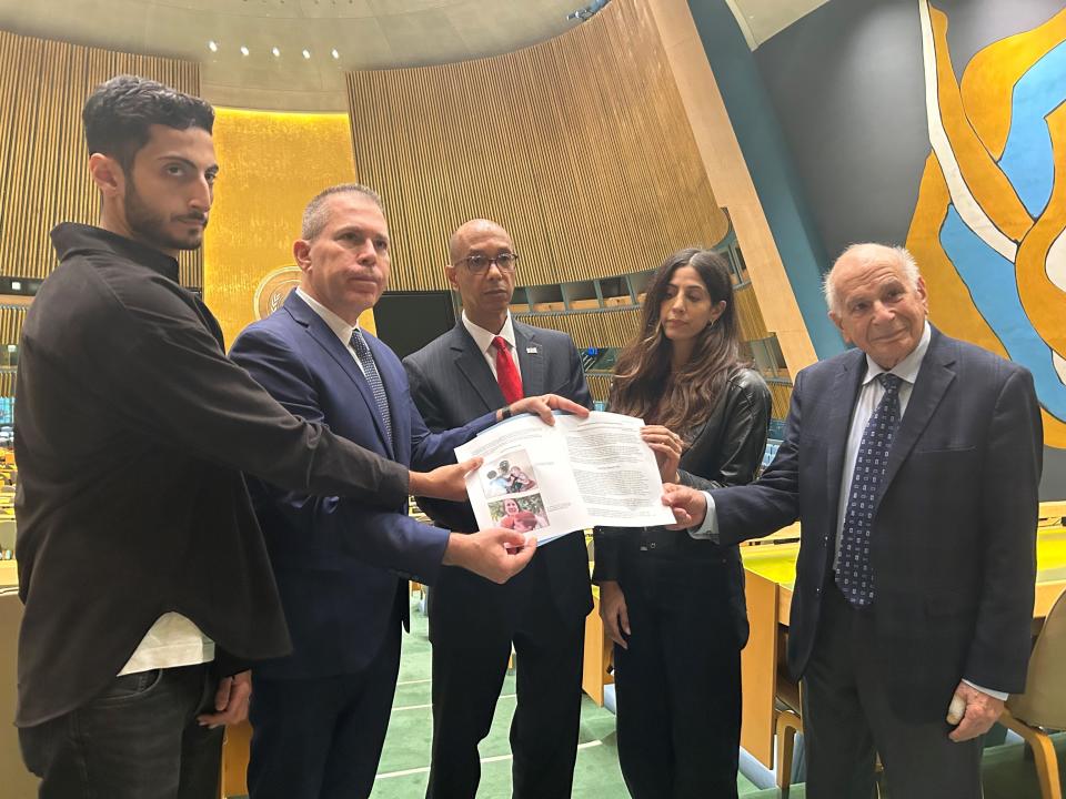 From left to right, Liam Zeitchik, Israeli Ambassador to the United Nations Gilad Erdan, Alternate Representative of the United States of America Robert Wood, Alana Zeitchik, and Daniel Kahneman, an Israeli-American psychologist and economist, present a letter at the United Nations signed by 86 Nobel laureates seeking the release of hostage children.