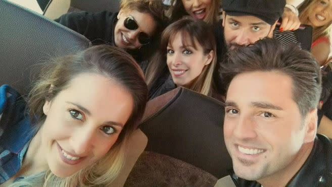 El viaje en bus hasta el Palau Sant Jordi: tal momento ha unido a todos los compañeros en unas horas donde han reído, se han hecho selfies y han cantado juntos. Así lo enmarcan estas fotos de Mireia, Bustamente, Natalia o Chenoa y sus vídeos subidos a Instagram Stories. (Imagen: ©Instagram/@ot_elreencuentro)