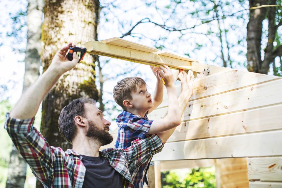 summer activities for kids build tree house