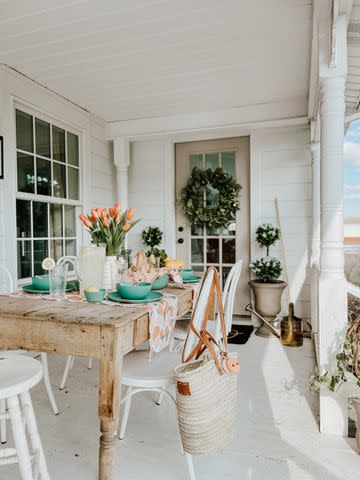 <p><a href="https://www.lizmarieblog.com/2021/04/cozy-up-your-spring-porch-on-the-today-show/" data-component="link" data-source="inlineLink" data-type="externalLink" data-ordinal="1">Liz Marie Blog</a></p>