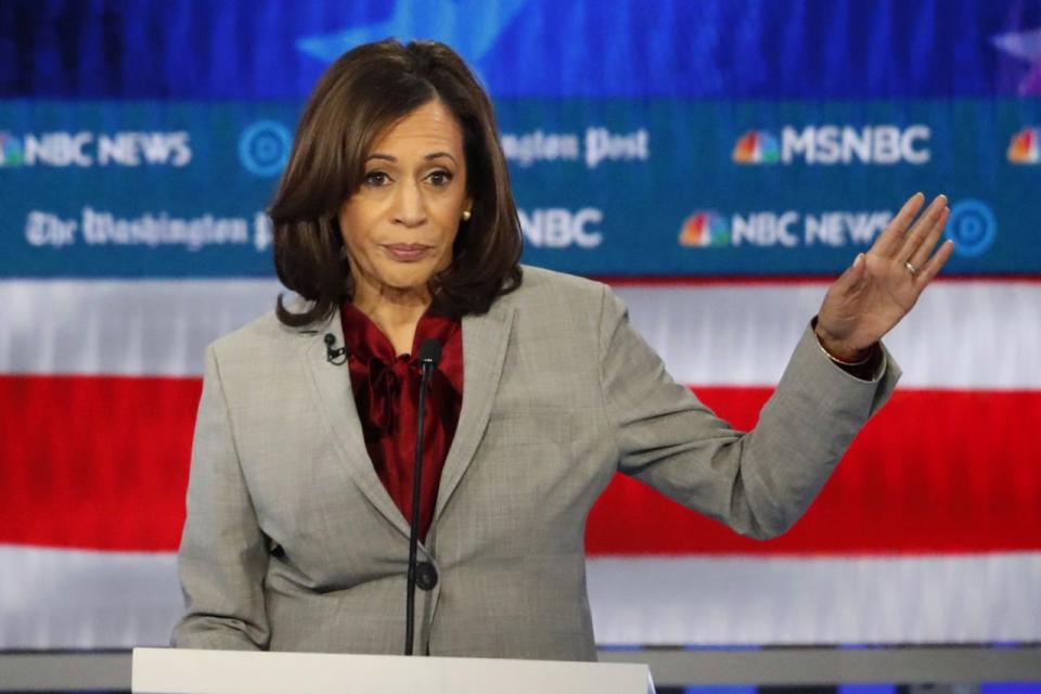 FILE – En esta foto de archivo del 20 de noviembre de 2019, la candidata presidencial demócrata de California, Kamala Harris, interviene durante un debate de las primarias presidenciales del Partido Demócrata en Atlanta (AP Photo / John Bazemore).