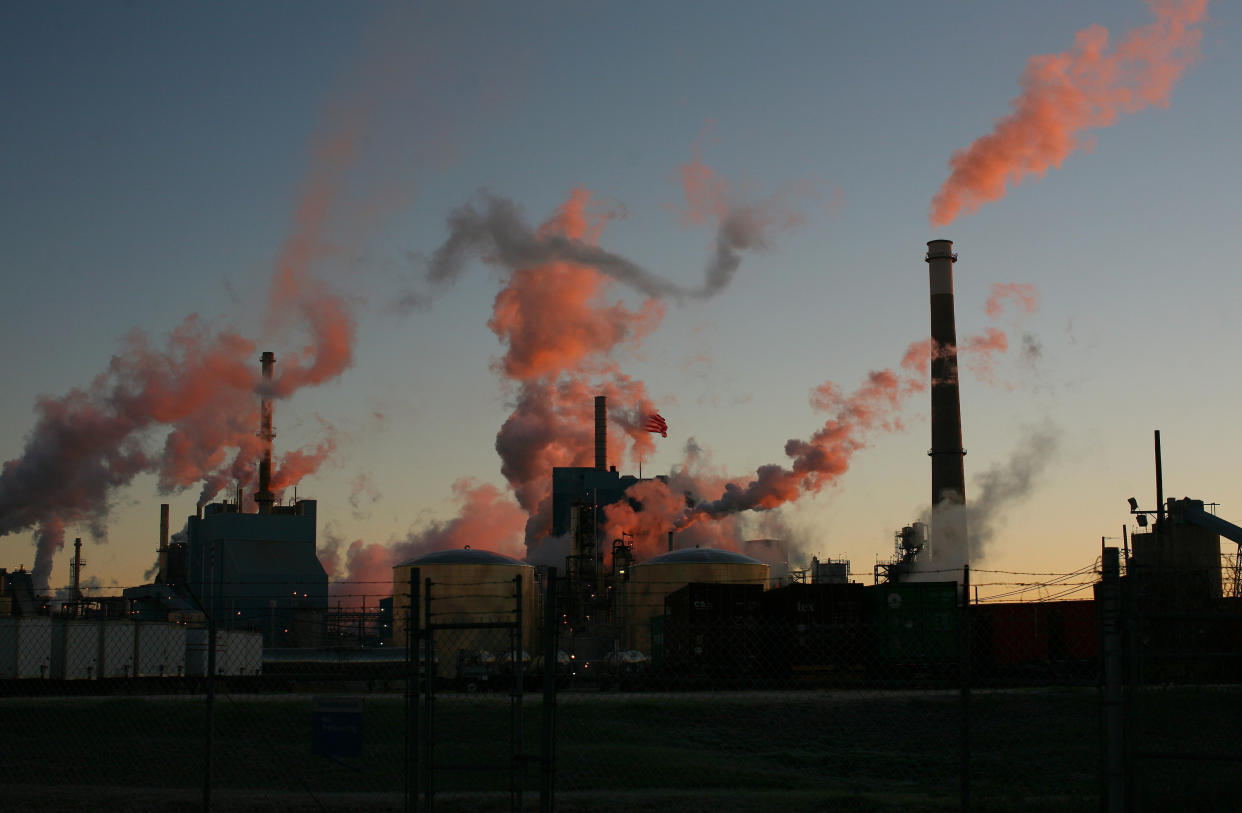 Morning breaks over an&nbsp;industrial plant in South Carolina.&nbsp; (Photo: Andrew Lichtenstein via Getty Images)