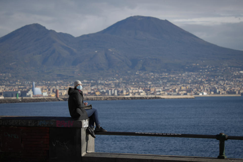 <p>No, non è possibile uscire dai territori in zona rossa a arancione scuro. (Photo by Salvatore Laporta/KONTROLAB/LightRocket via Getty Images)</p> 