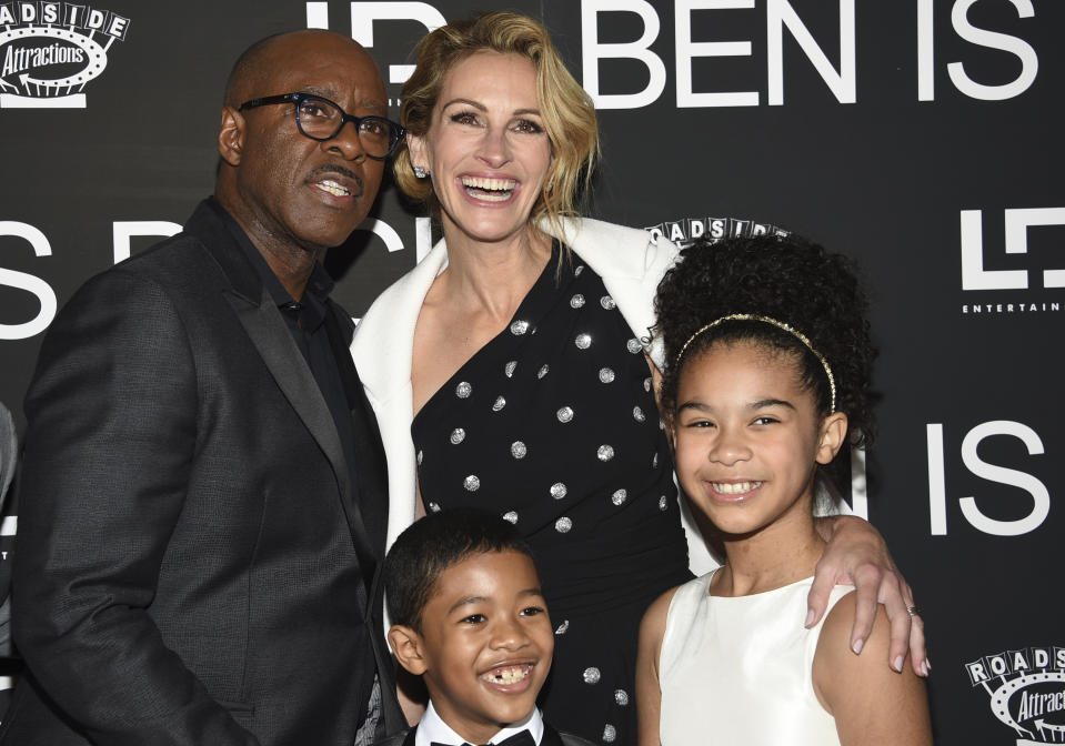 Courtney B. Vance, from back row left, Julia Roberts, and from front row left, Jakari Fraser and Mia Fowler attend the premiere of "Ben Is Back" at AMC Loews Lincoln Square on Monday, Dec. 3, 2018, in New York. (Photo by Evan Agostini/Invision/AP)