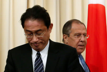 Russian Foreign Minister Sergei Lavrov (R) and his Japanese counterpart Fumio Kishida attend a news conference after the talks in Moscow, Russia, December 3, 2016. REUTERS/Sergei Karpukhin
