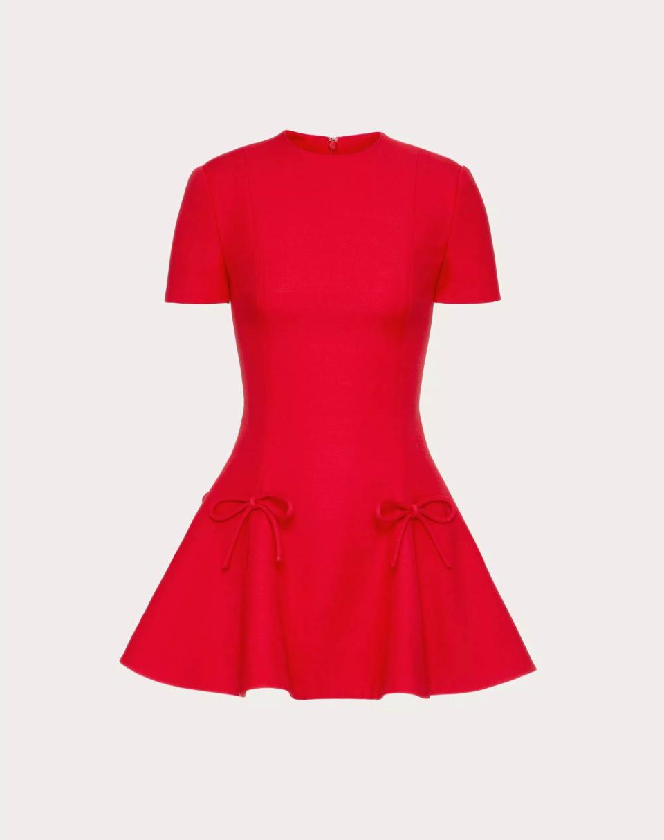 Valentino高級縐紗連衣裙，約新台幣13,8504元圖片來源：Valentino官網