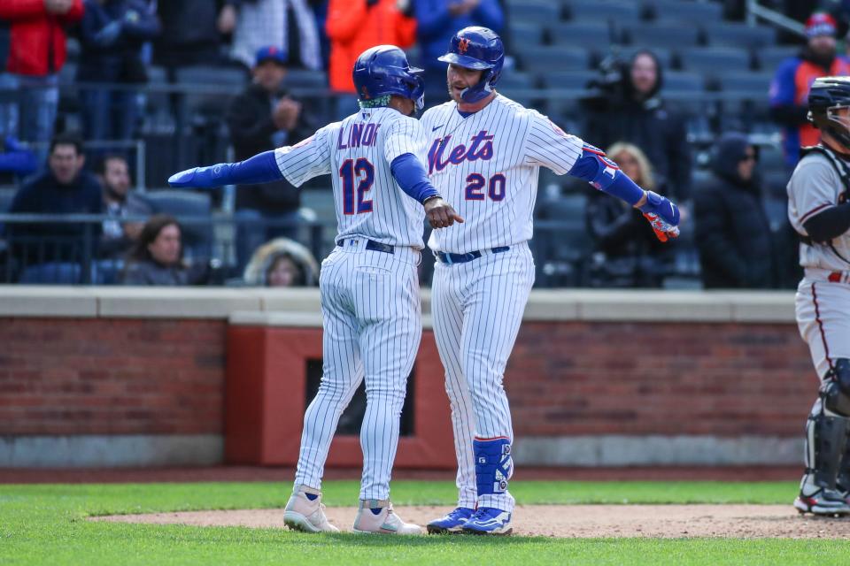 Francisco Lindor and Pete Alonso celebrate Alonso's home run against the Diamondbacks on Sunday.