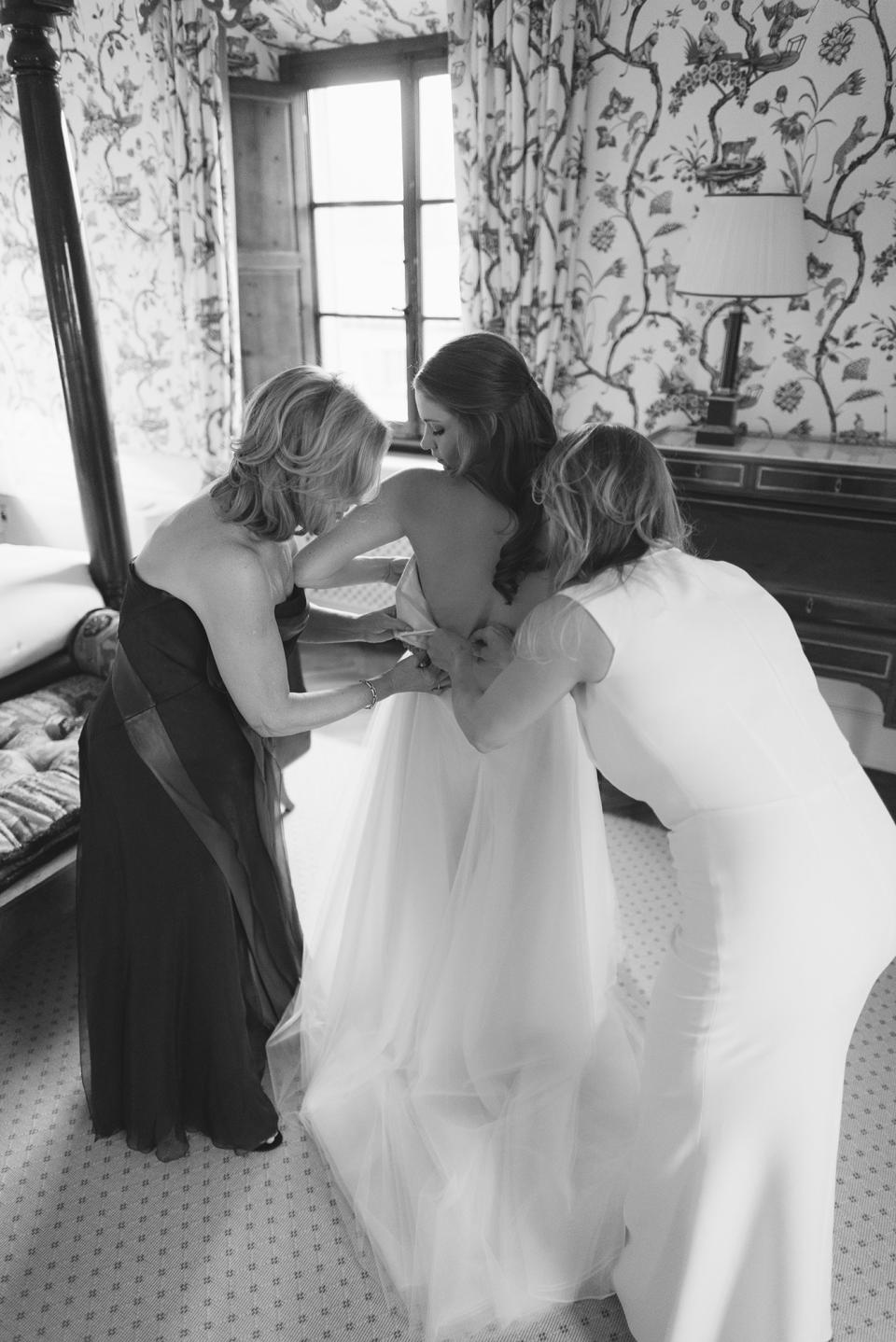 That’s Amore: This Couple Had a Romantic, Rainy Wedding at a Tiny Chapel in Tuscany