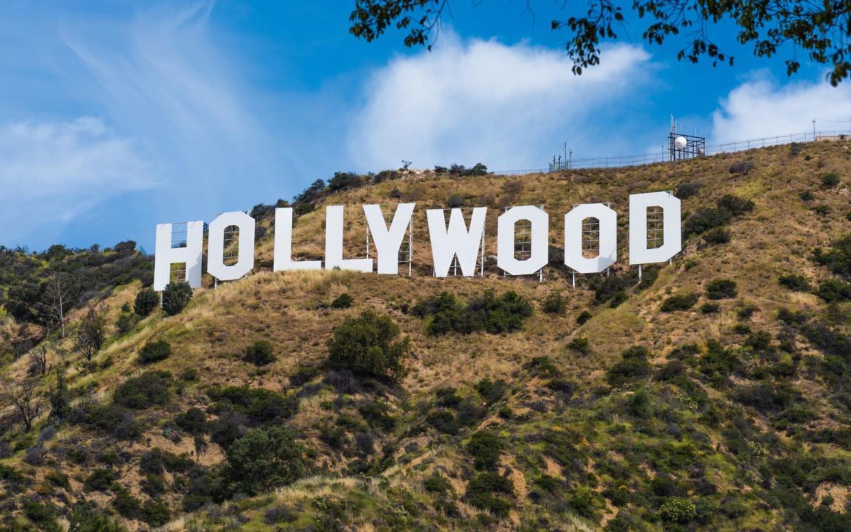 Ohne Drehbuch geht es nicht: Mehr als 11.000 Autorinnen und Autoren legen in Hollywood die Arbeit nieder. (Bild: iStock / Kirk Wester)