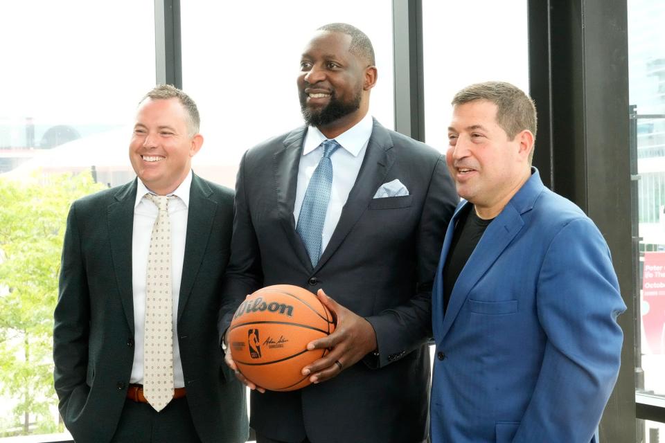 Adrian Griffin (center) poses for a photo with Milwaukee Bucks general manager Jon Horst (left) and team president Peter Feigin at the press conference where Griffin was introduced as Bucks coach on June 6, 2023.