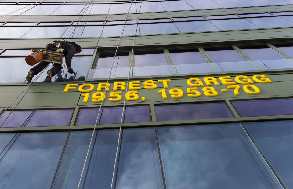 Jeff Anderson cleans the windows on the sky boxes at Lambeau Field on Friday, Jan. 3, 2014, in Green Bay, Wis., in preparation for Sunday's NFL wild-card playoff game between the Green Bay Packers and San Francisco 49ers. (AP Photo/Mike Roemer)