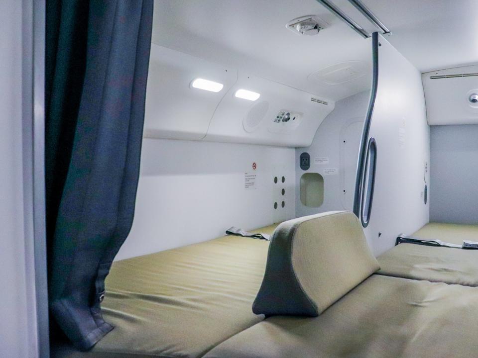 Boeing 787 Dreamliner Crew Rest Area — Airplane Secrets Dubai Airshow 2021