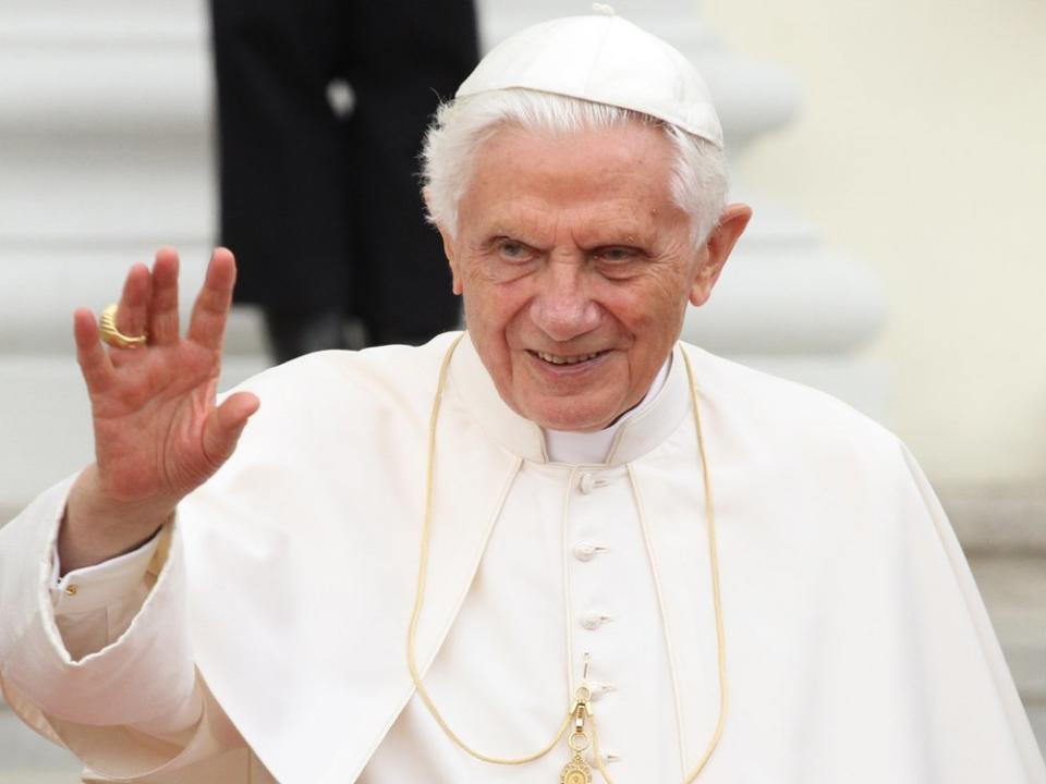 Papst Benedikt XVI. litt während seiner Zeit als Kirchenoberhaupt unter Schlaflosigkeit. (Bild: vipflash/Shutterstock)