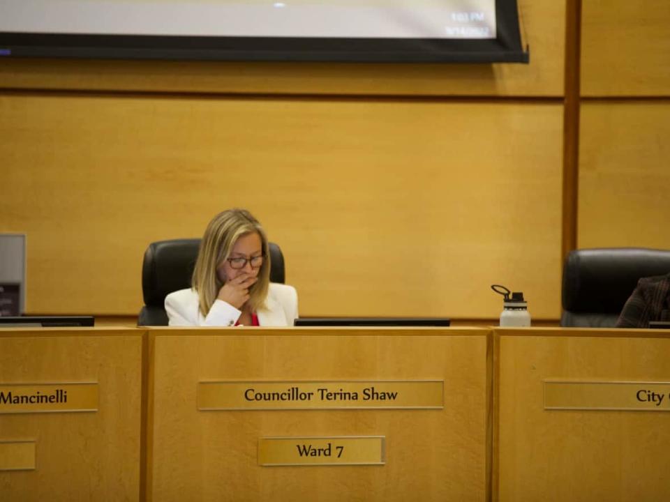 Coun. Terina Shaw listens during a Regina city council meeting on Sept. 14, 2022.  (Alexander Quon/CBC  - image credit)