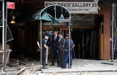 New York Mayor Bill de Blasio (3-R) and New York Governor Andrew Cuomo (2-R) tour the site of an explosion that occurred on Saturday night in the Chelsea neighborhood of New York, USA, September 18, 2016. REUTERS/Justin Lane/Pool