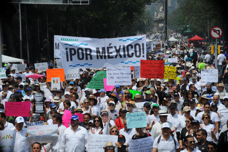 Marchan contra AMLO