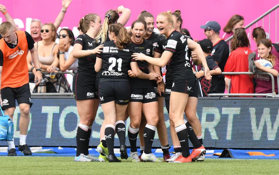  The players of Saracens Women celebrate their win over Harlequins Women at the final whistle during the Allianz Premier 15s Semi Final match between Saracens Women and Harlequins Women at StoneX Stadium on May 22, 2022 in Barnet - Marlie Packer-inspired Saracens progress to Premier 15s final with emphatic win over Harlequins - GETTY IMAGES