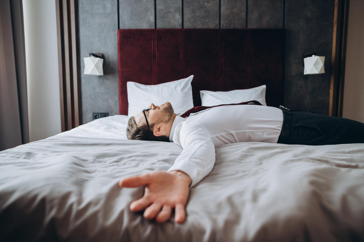 Jet lag is a temporary sleep disorder that commonly affects travellers who cross multiple time zones rapidly. (Photo: Gettyimages)