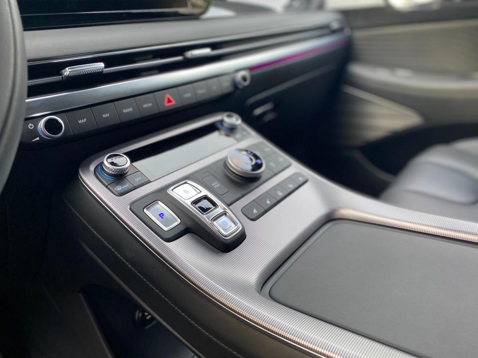 The push-button shifter on the center console of a Hyundai Palisade SUV.