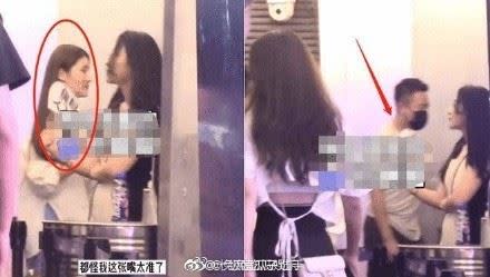 中國媒體拍到汪小菲與好友聚餐後，來到酒吧續攤，還有一名長髮辣妹相伴。（圖／翻攝自微博）