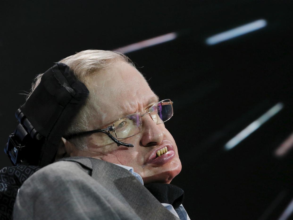 Physicist Stephen Hawking sits on stage during an announcement of the Breakthrough Starshot initiative with investor Yuri Milner in New York April 12, 2016: REUTERS/Lucas Jackson