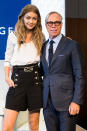 <p>„Meiner Meinung nach ist Gigi Hadid nicht nur ein Supermodel – sie ist der Star von heute“, sagte Tommy Hilfiger mal in einem „Harper’s Bazaar“-Interview. Die Begeisterung für die Blondine ging so weit, dass er mit ihr gemeinsame Sache machte. Das Model und der Designer brachten zusammen vier Kollektionen heraus. (Bild: AP Photo) </p>